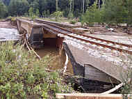 Zerstörte Bahnbrücke an der Friedensmühle
